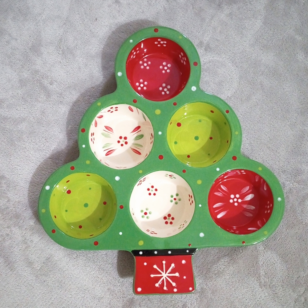 Temp tations by Tara Winter Whimsy Tree Shaped Cupcake Muffin Holder Baker